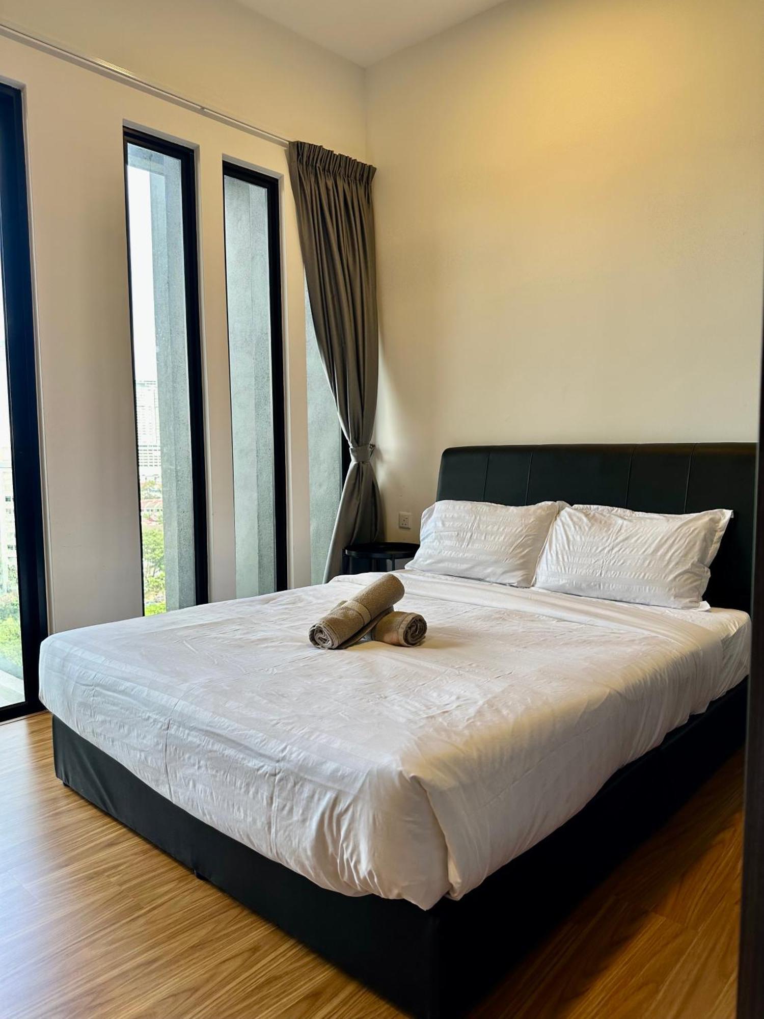Beacon Executive Suite - City View - By Iz Джордж Таун Екстериор снимка