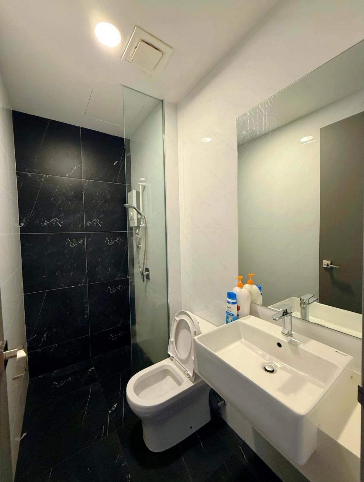 Beacon Executive Suite - City View - By Iz Джордж Таун Екстериор снимка